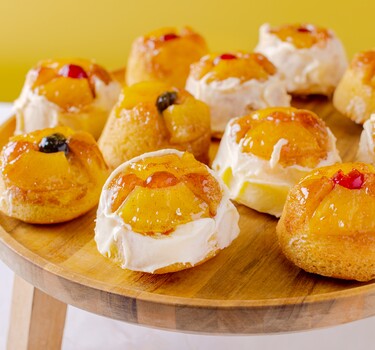 Upside down pineapple cupcakes 