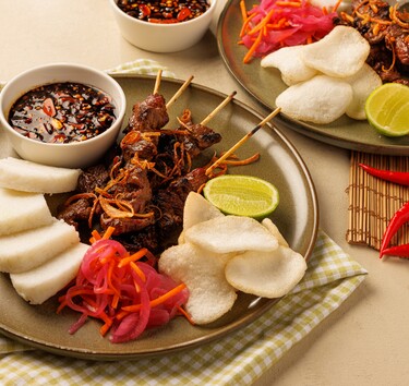 Saté kambing met lontong