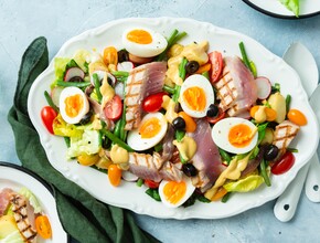 Salade niçoise met gegrilde tonijn Miniatuur