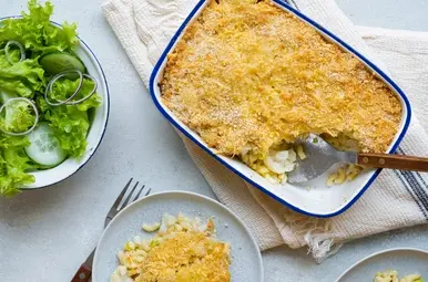 Macaronischotel met prei, jonge kaas en bloemkool