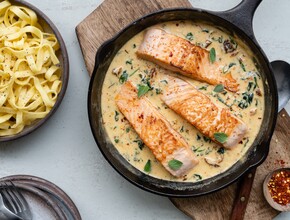 Zalm in romige saus met tagliatelle