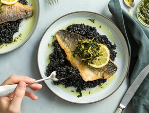 Risotto nero met zeebaars