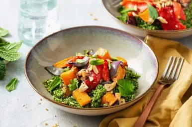 Quinoa met spinazie, cashewnoten en gepofte paprika