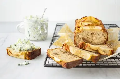 Glutenvrij appel-walnootbrood met komkommerspread