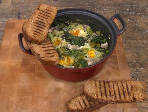 groene shakshuka met romanesco en makreel