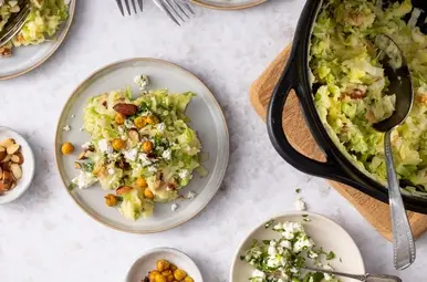 Andijviestamppot met gerookte amandelen en feta