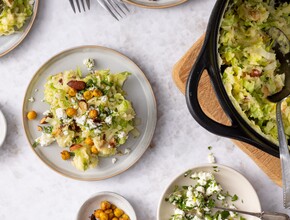 Andijviestamppot met gerookte amandelen en feta