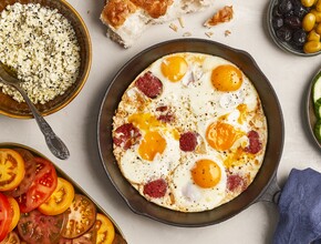 Turkse omelet sucuk