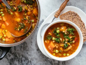 Minestronesoep met cavolo nero en truffelsalsa