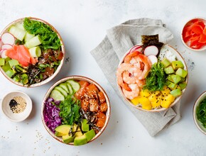 poké bowl met krokante kip