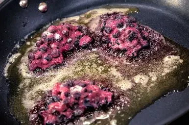 Schwarzbeernocken (wilde-bessenpannenkoekjes)