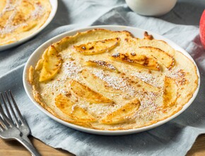 appelpannenkoek op een bord