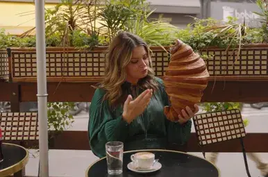 mega croissant parijs