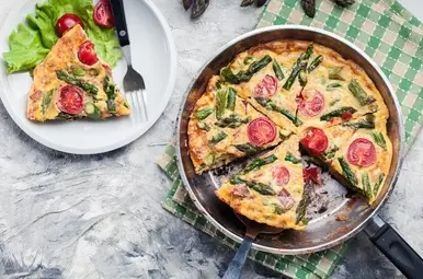 Fritatta met asperges en tomaten