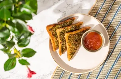 Shrimp toast met furikake