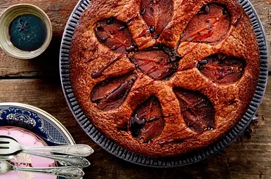 Chocoladetaart van zoete-aardappel met stoofpeer