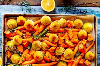 Traybake met duchesses, pompoen en sinaasappel-tijmmarinade