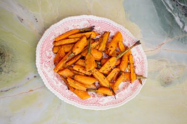 Geroosterde wortelen met honing-bnalsamicodressing van Bibi's Bijgerechten.