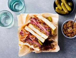 Goedgevulde sandwich.