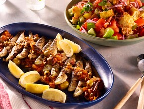 Panzanella met caponata en sardines