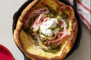 dutch baby met mortadella, pesto en burrata