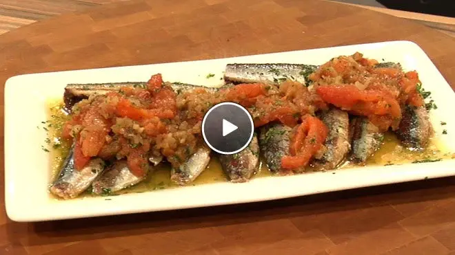 Sardines met tomatendip