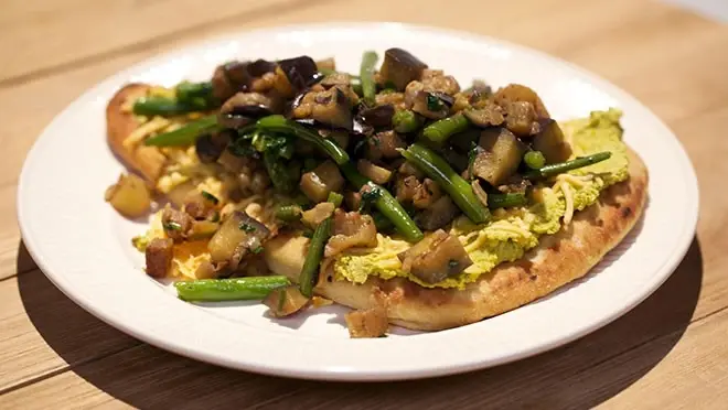 Indiase pizza’s met gekruide aubergines