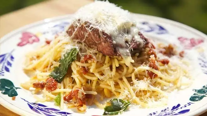Pasta met biefstuk en gorgonzola