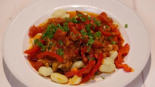 Pörkölt met rode paprika