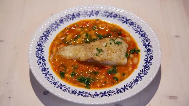 Witte bonen in tomaten-paprikasaus met kabeljauw