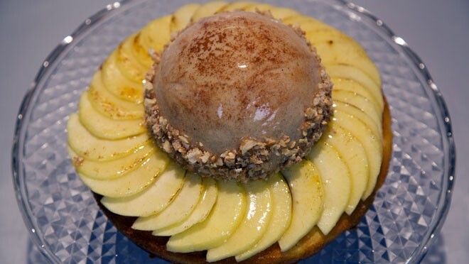 Appelboltaart met kaneelmousse
