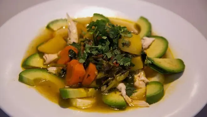 Sancocho Valluno uit Colombia (Rode kippensoep uit Colombia)