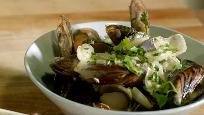 Mosselen met wijn en crème fraîche