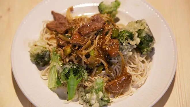 Teriyaki beef met broccoli tempura