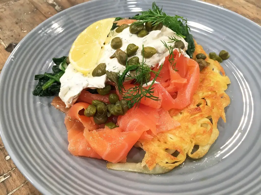 Gebakken tagliatelle met gerookte zalm