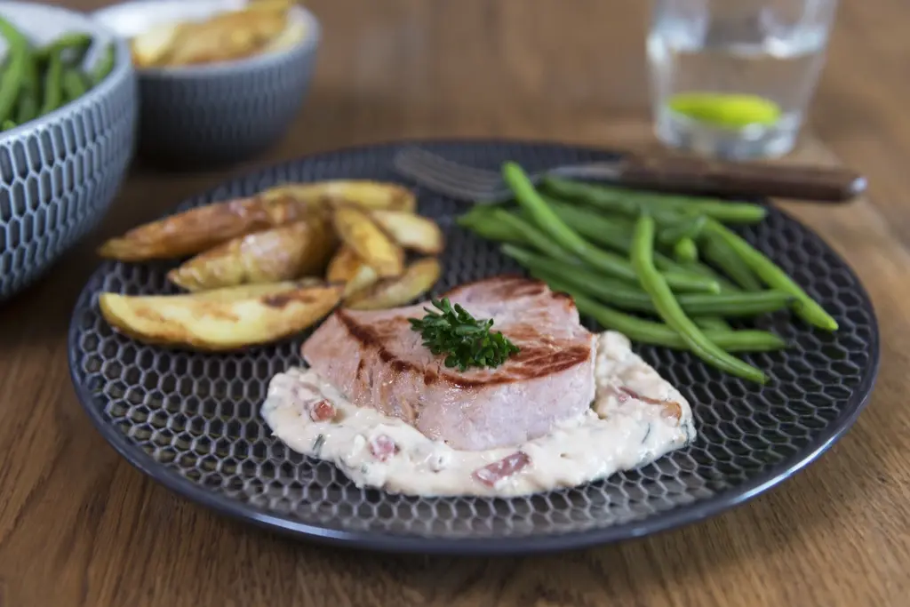 Varkensoester met sperzieboontjes en geroosterde aardappeltjes