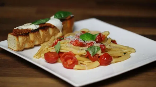 Pasta Pinuccia met bruschetta