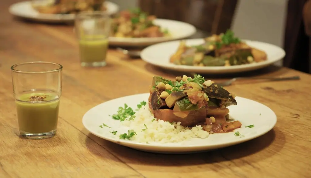 Groente tajine met couscous van bloemkool