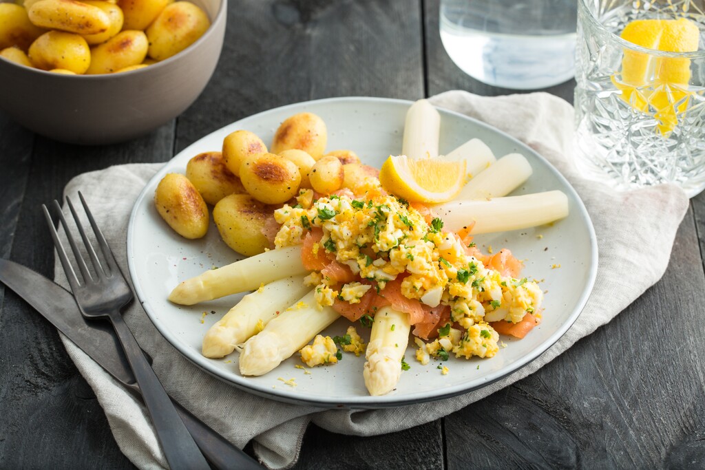 Asperges à la Flamande met gerookte zalm - 24Kitchen