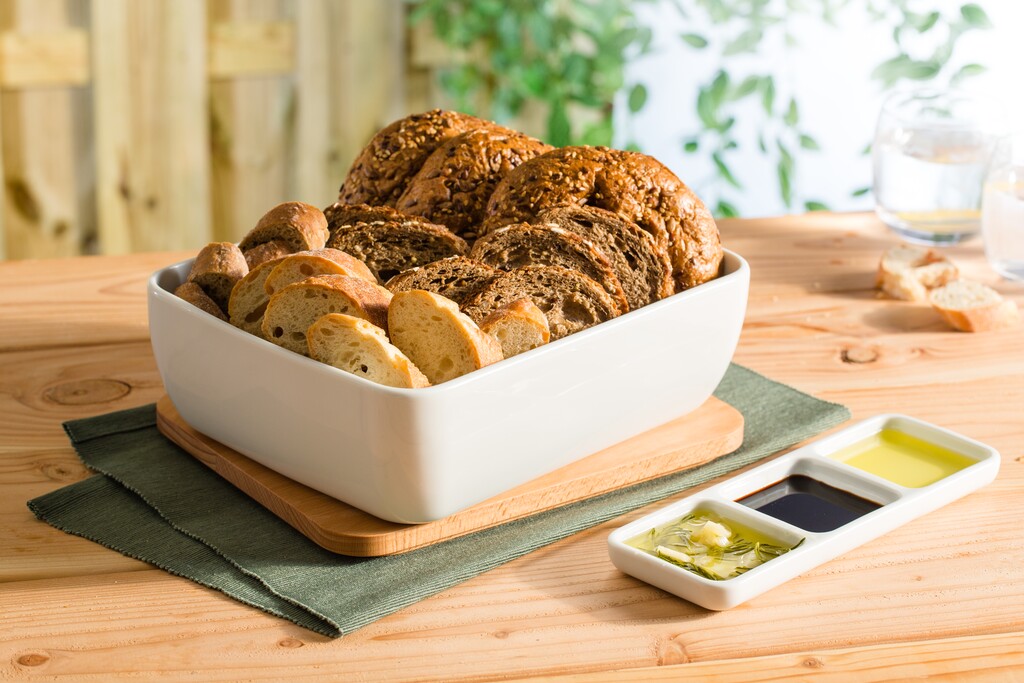 Desillusie Fabriek Bewijs Brood met olijfolie, balsamico azijn en homemade rozemarijn-knoflookolie - 24Kitchen Desillusie Fabriek Bewijs Brood met olijfolie, balsamico azijn en homemade rozemarijn-knoflookolie - 24Kitchen