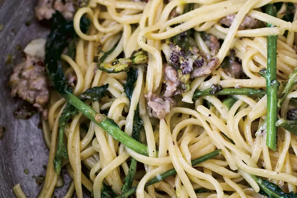 Linguine met worst
