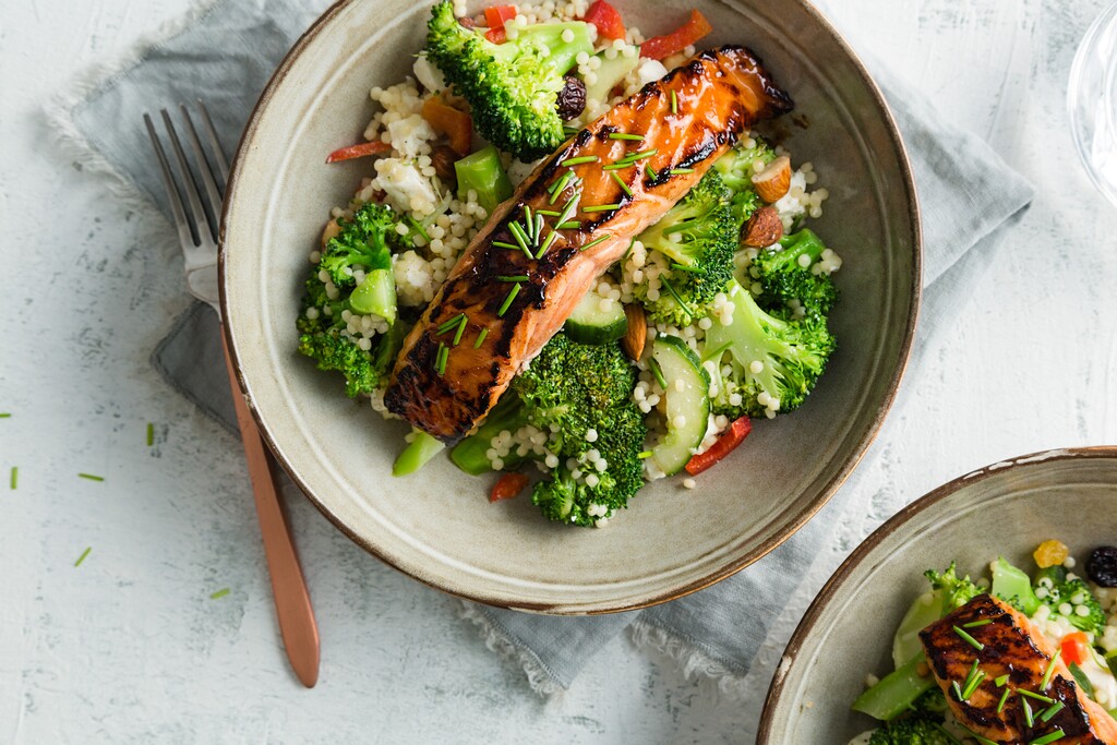 Frisse parelcouscous met gebakken zalm recept 24Kitchen