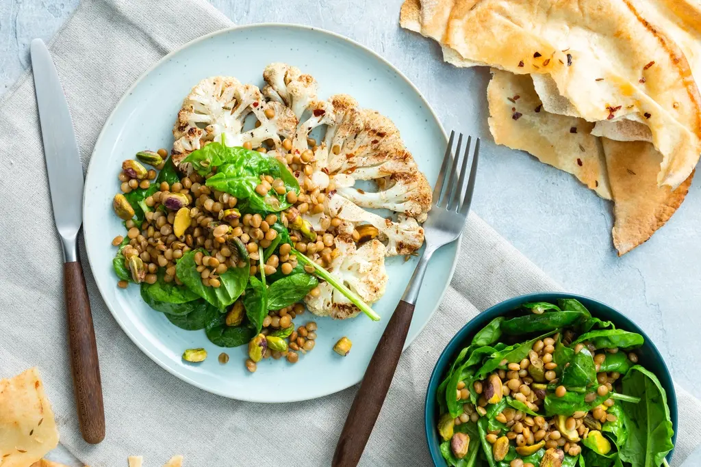 Bloemkoolsteak met salade