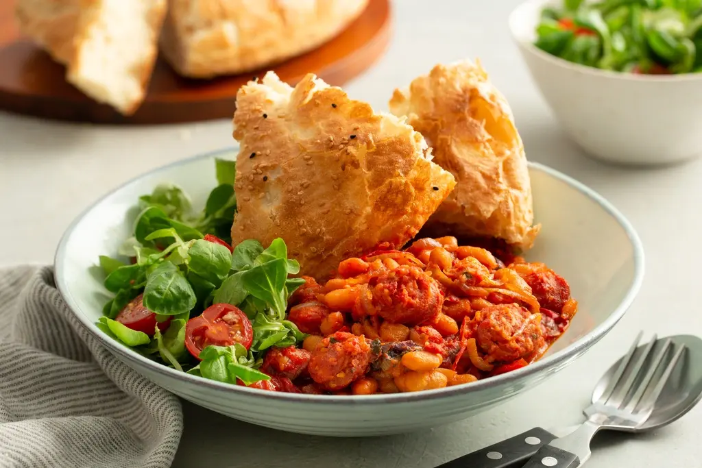Ovenschotel met chorizo en bonen