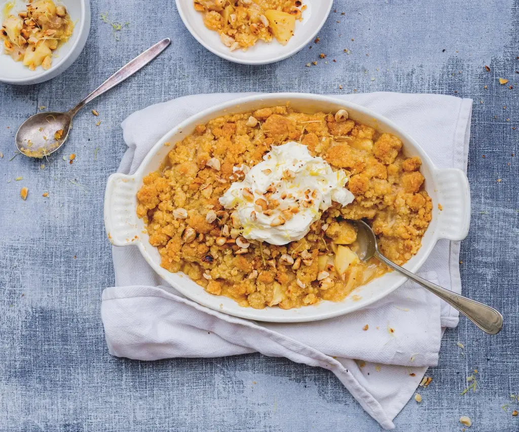Appel-perencrumble met hazelnoten
