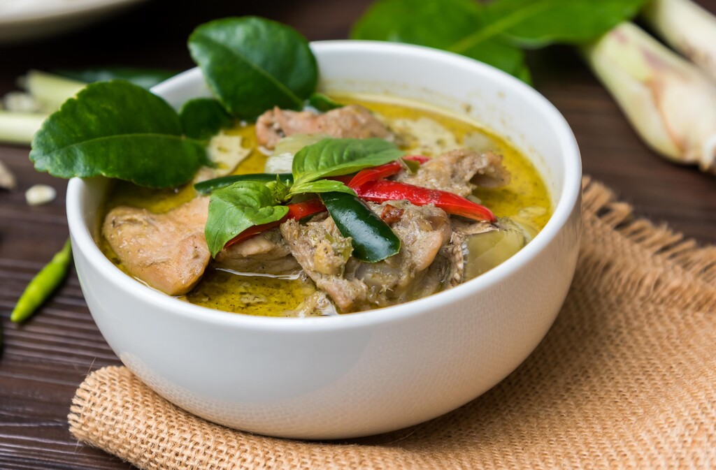 energie verlamming Vervreemding Thaise groene curry met kippendijen - 24Kitchen
