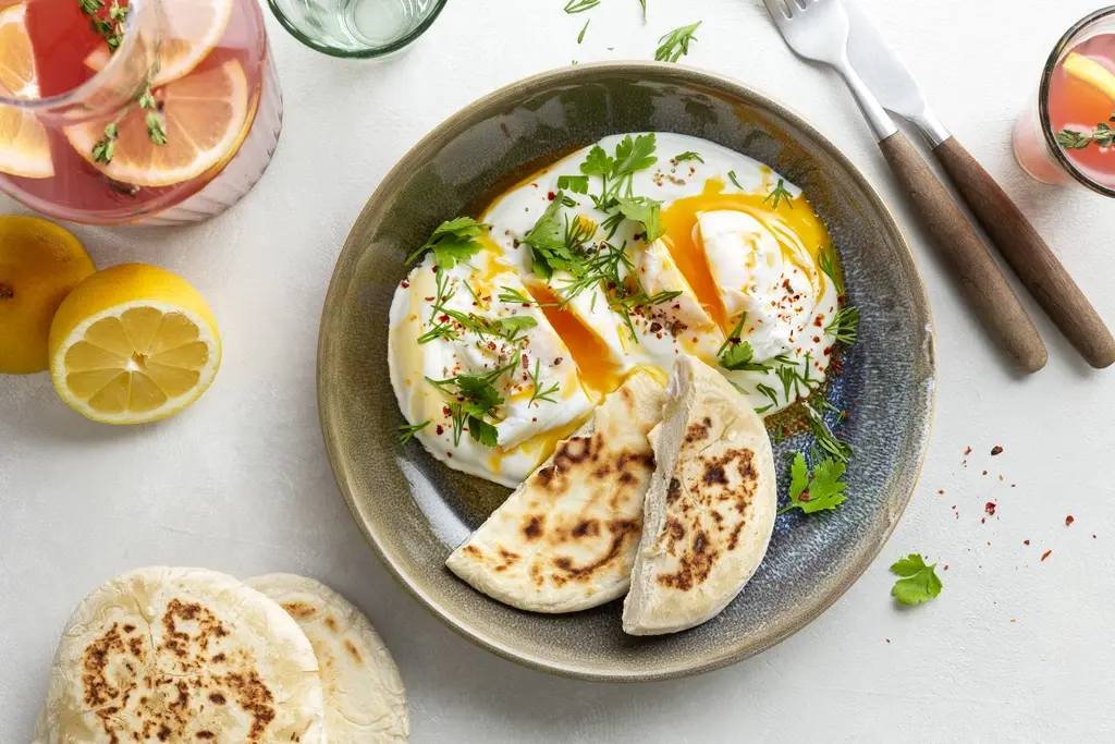 Cilbir met zelfgemaakte pita