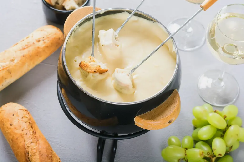 Kaasfondue van restjes kaas