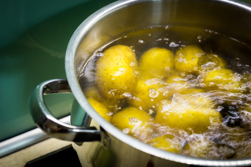 Aardappels koken beter beginnen met koud of warm water? 24Kitchen