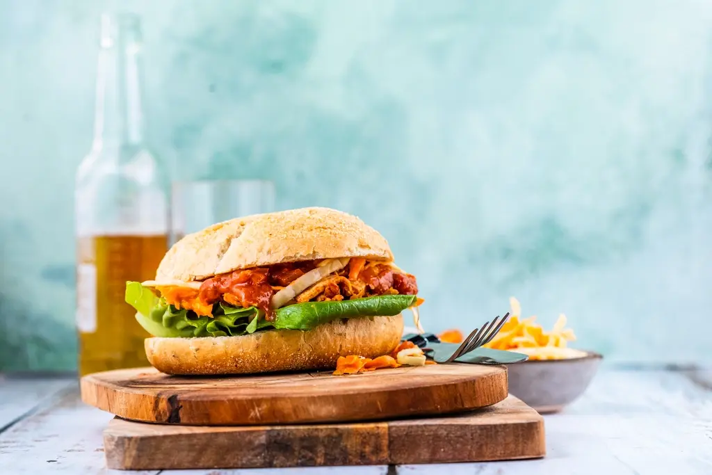 Broodje pulled chicken met zelfgemaakte bbqsaus